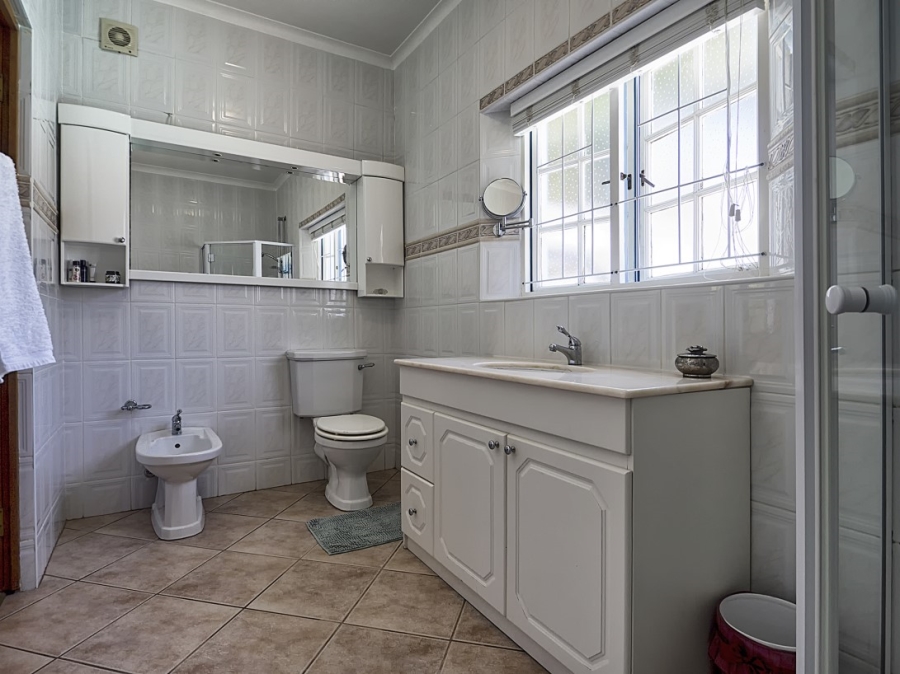 6 Bedroom Property for Sale in Belvidere Estate Western Cape